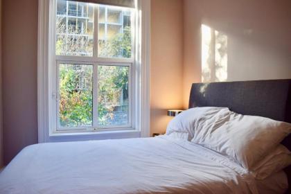 2 Bedroom Apartment near the Aviva - image 9