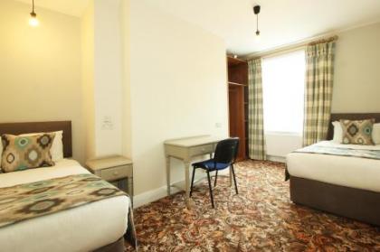 Tom Dick and Harriet's Accommodation - image 13