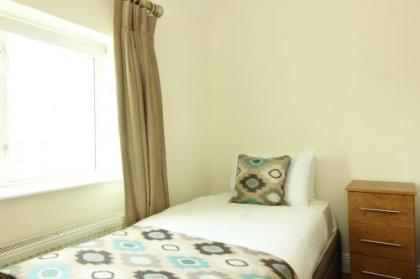 Tom Dick and Harriet's Accommodation - image 15
