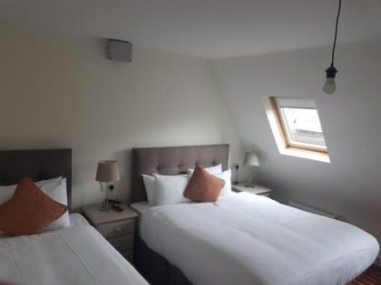 Tom Dick and Harriet's Accommodation - image 2