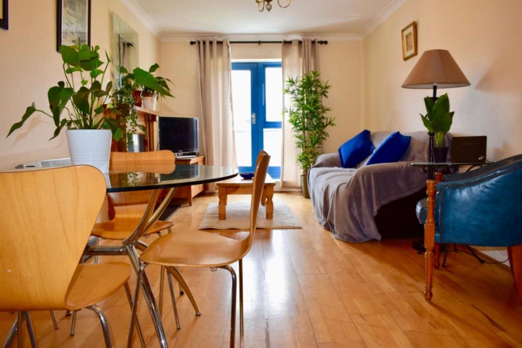 2 Bedroom Apartment Beside Merrion Square - main image