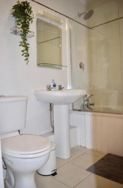 2 Bedroom Apartment Beside Merrion Square - image 13