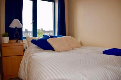 2 Bedroom Apartment Beside Merrion Square - image 3