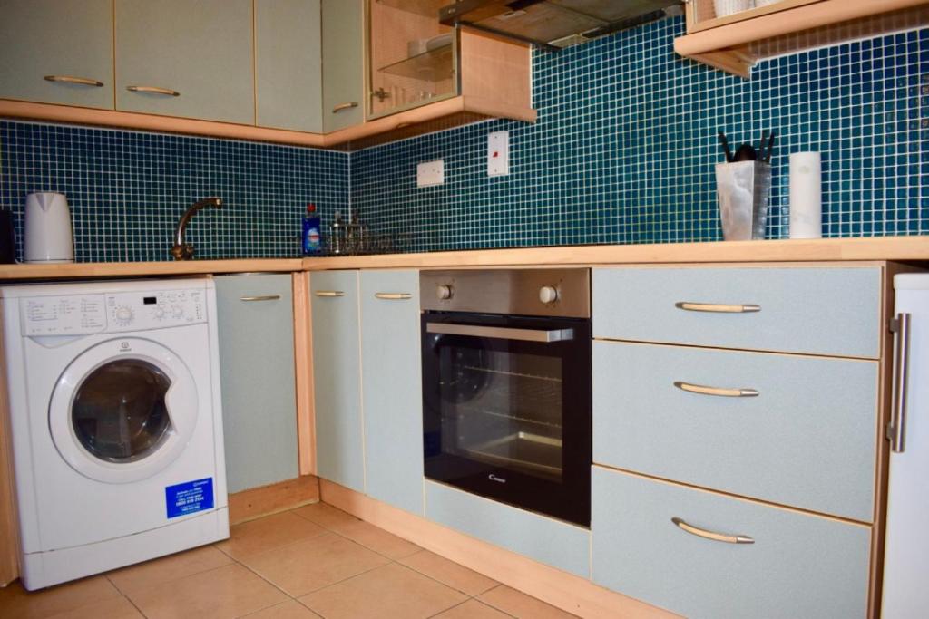 2 Bedroom Apartment Beside Merrion Square - image 4