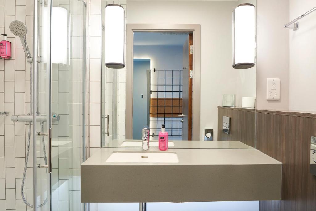 Moxy Dublin City - image 3