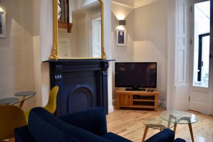 Modern 1 bedroom Apartment Close to the Centre - image 9