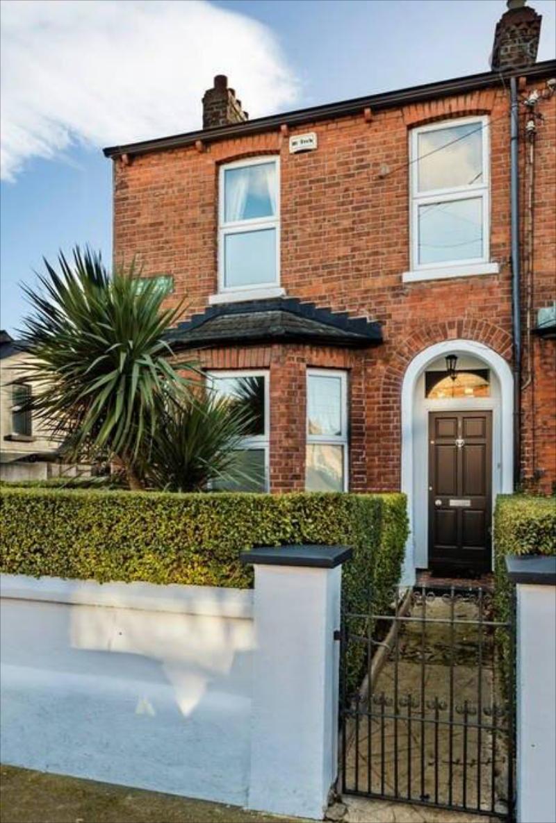 Rugby Lodge 3 Bedrooms Dublin - main image