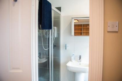 Rugby Lodge 3 Bedrooms Dublin - image 8