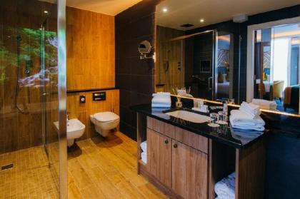 Iveagh Garden Hotel - image 2