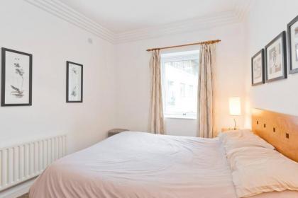 Immaculate 1-Bed Apartment in Dublin 1 - image 8