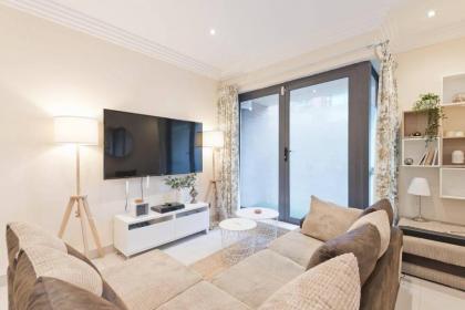 Captivating 2-Bed Apartment in Dublin 1 - image 1