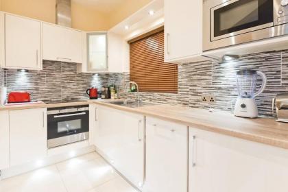 Captivating 2-Bed Apartment in Dublin 1 - image 10