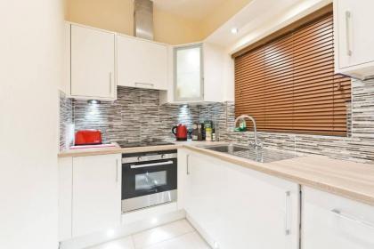 Captivating 2-Bed Apartment in Dublin 1 - image 15