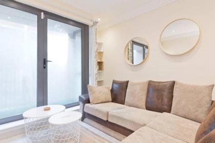 Captivating 2-Bed Apartment in Dublin 1 - image 6
