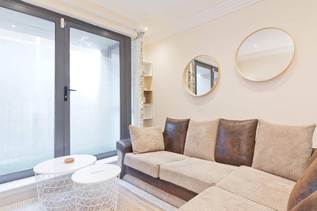 Captivating 2-Bed Apartment in Dublin 1 - image 6