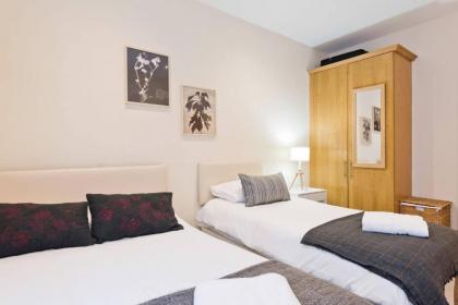 Captivating 2-Bed Apartment in Dublin 1 - image 7