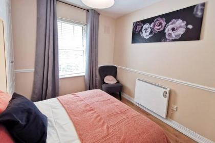 Spacious 2bed apartment city centre - image 12