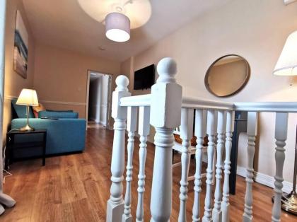 Spacious 2bed apartment city centre - image 24