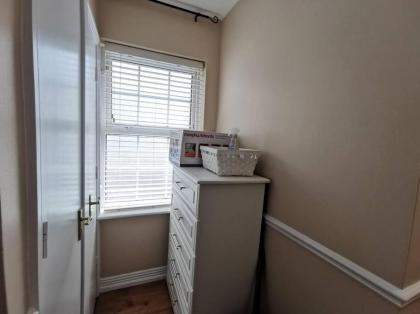 Spacious 2bed apartment city centre - image 28