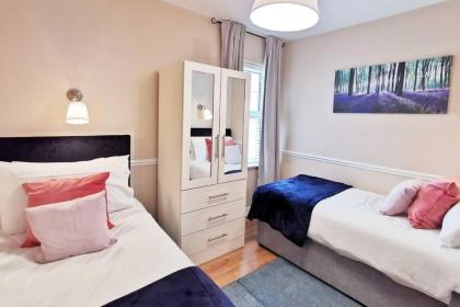 Spacious 2bed apartment city centre - image 5