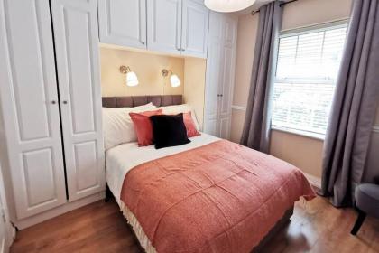 Spacious 2bed apartment city centre - image 8