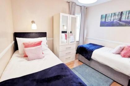 Spacious 2bed apartment city centre - image 9