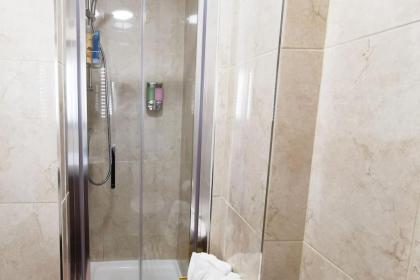 Very Central 1bed new refurbish - image 10