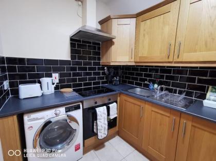 Very Central 1bed new refurbish - image 22