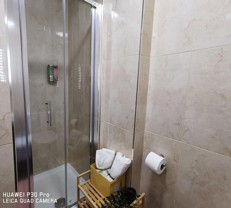 Very Central 1bed new refurbish - image 7
