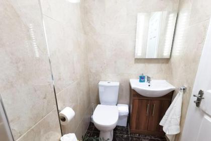 Very Central 1bed new refurbish - image 8