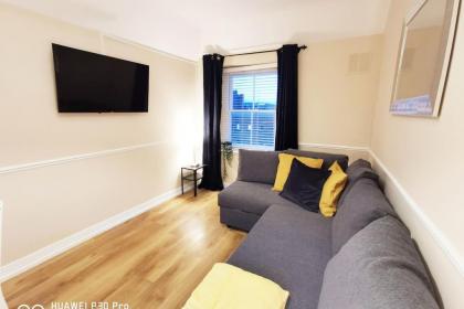 Very Central 1bed new refurbish - image 9
