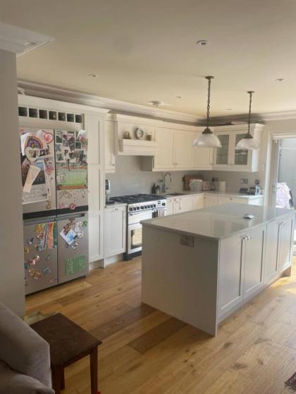 Charming 3BD house in Dublin - image 11