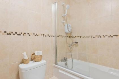 CENTRAL LOCATION 2 BED APT Fast WIFI & TV&KITCHEN - image 21