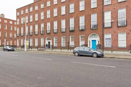 CENTRAL LOCATION 2 BED APT Fast WIFI & TV&KITCHEN - image 29