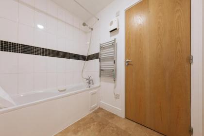Exhilarating 2BD Flat with Outdoor Patio Dublin! - image 19
