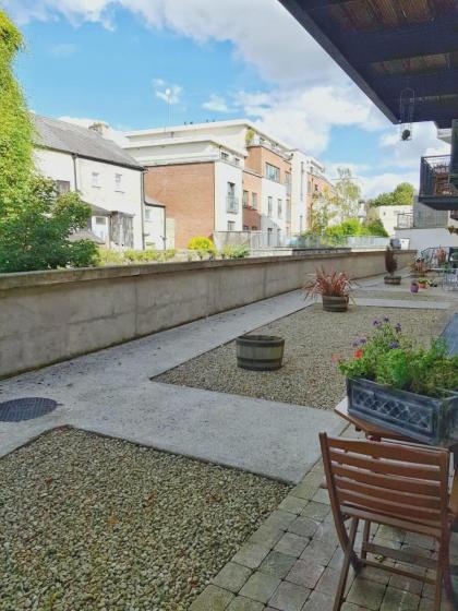 Exhilarating 2BD Flat with Outdoor Patio Dublin! - image 21