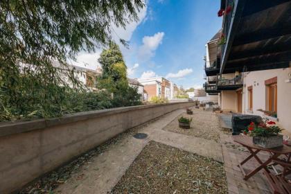 Exhilarating 2BD Flat with Outdoor Patio Dublin! - image 23