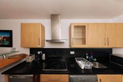 Exhilarating 2BD Flat with Outdoor Patio Dublin! - image 7