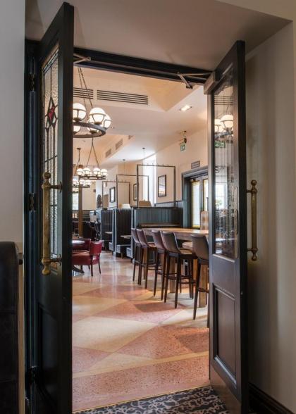 The Old Borough Hotel - Wetherspoon - image 10