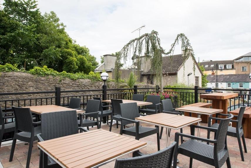 The Old Borough Hotel - Wetherspoon - image 3
