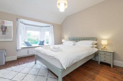 Oakwood House - image 20
