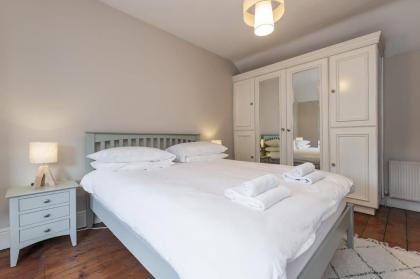 Oakwood House - image 23