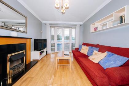 Inviting 1BD Flat - 21 Mins from Dublin Airport! - image 2